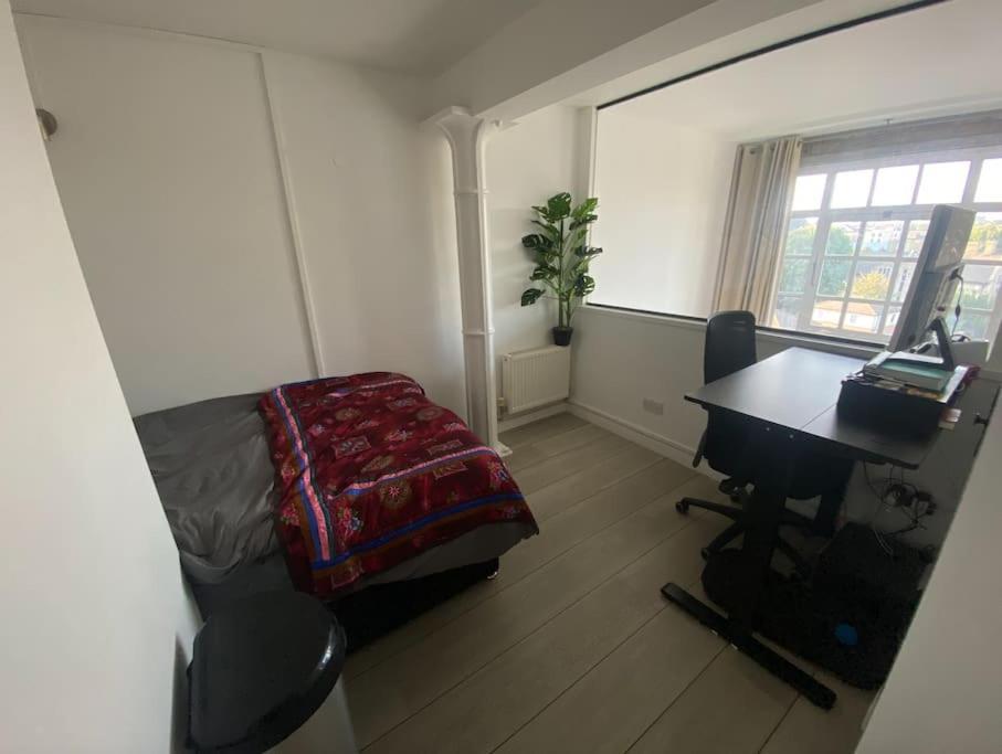Luxury Artistic 2 Bedroom W/Balcony-Great Location Central Londra Exterior foto