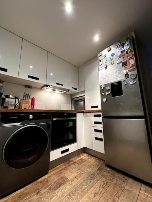 Luxury Artistic 2 Bedroom W/Balcony-Great Location Central Londra Exterior foto