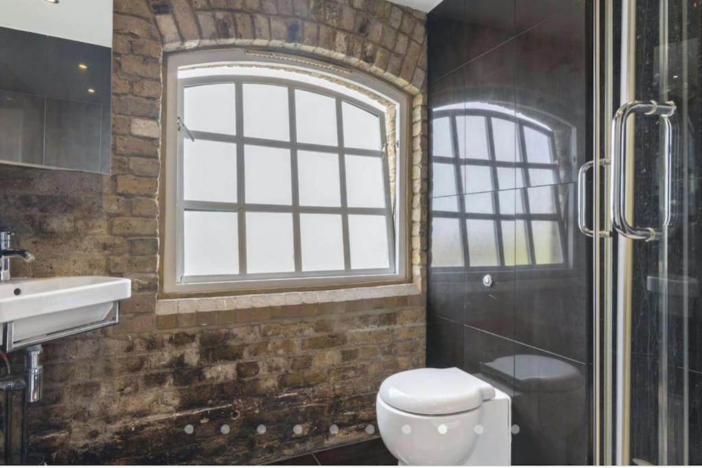 Luxury Artistic 2 Bedroom W/Balcony-Great Location Central Londra Exterior foto
